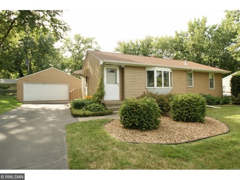 21 Mcclelland St N, Maplewood, MN 55119