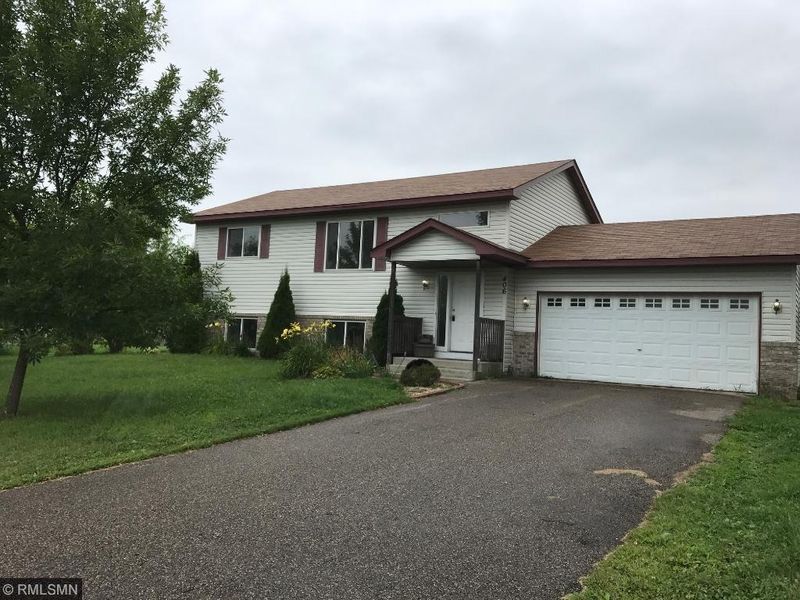 406 Horseshoe Ln, Braham, MN 55006