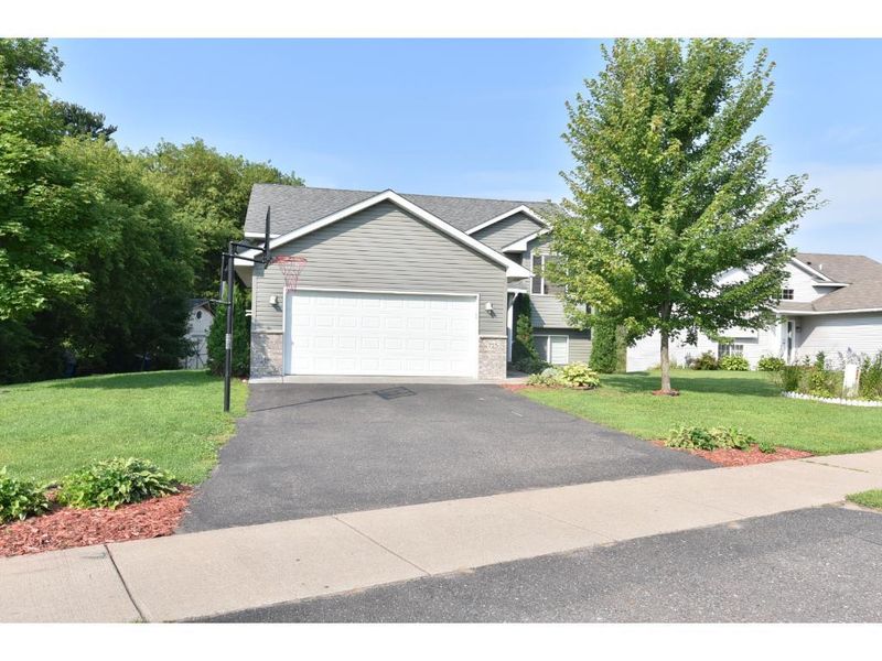 725 Horseshoe Ln, Braham, MN 55006