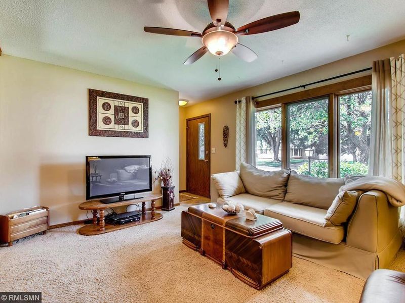 20544 Iceland Ave, Lakeville, MN 55044