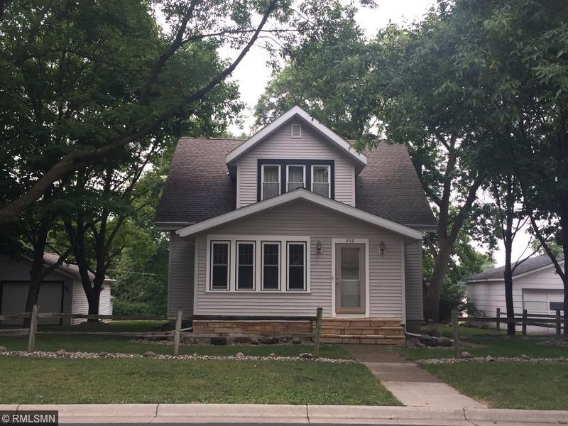 306 1st St, Gaylord, MN 55334