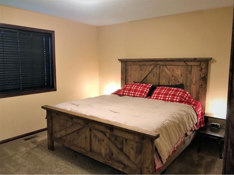 506 Moline Loop NW, Isanti, MN 55040