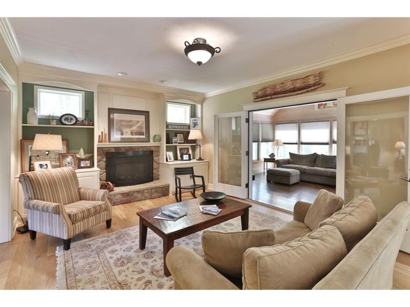 764 Lake Point Dr, Chanhassen, MN 55317