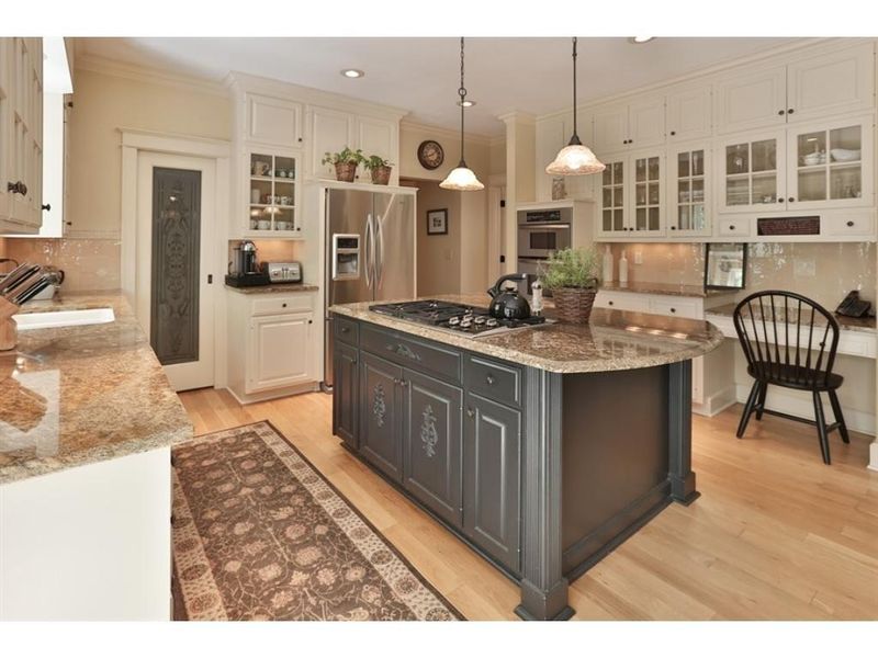 764 Lake Point Dr, Chanhassen, MN 55317