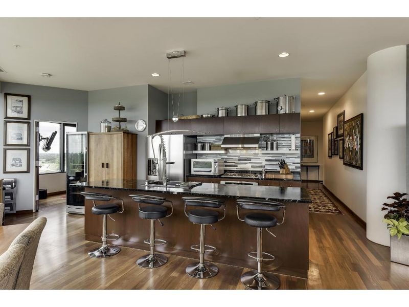 5601 Smetana Dr #1013, Minnetonka, MN 55343