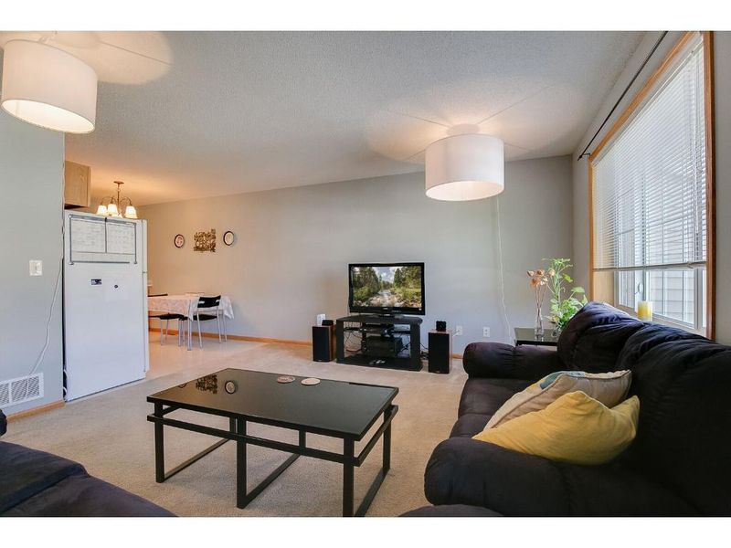 1599 County Road D E #C, Maplewood, MN 55109