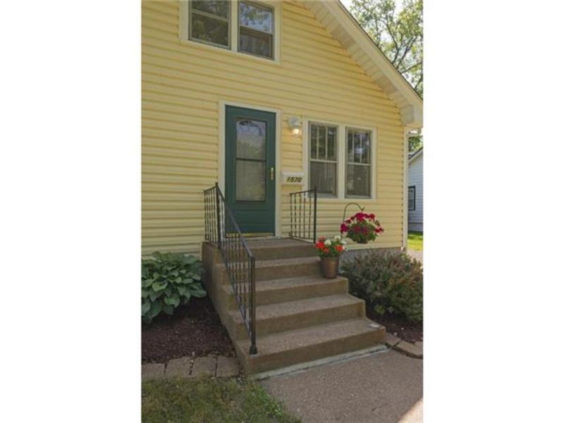 1570 Hazel St N, Saint Paul, MN 55119