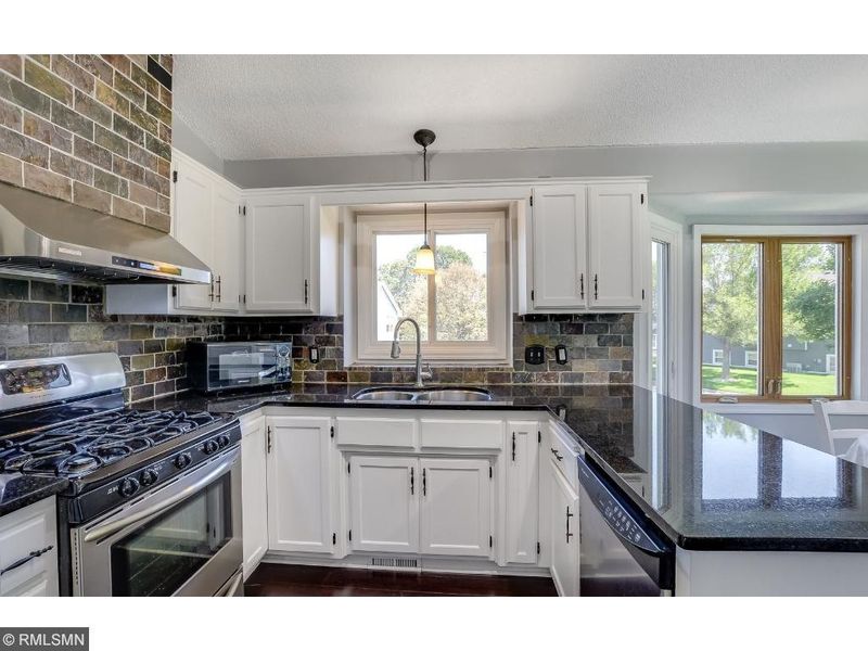 9315 Nantwick Ln, Brooklyn Park, MN 55443