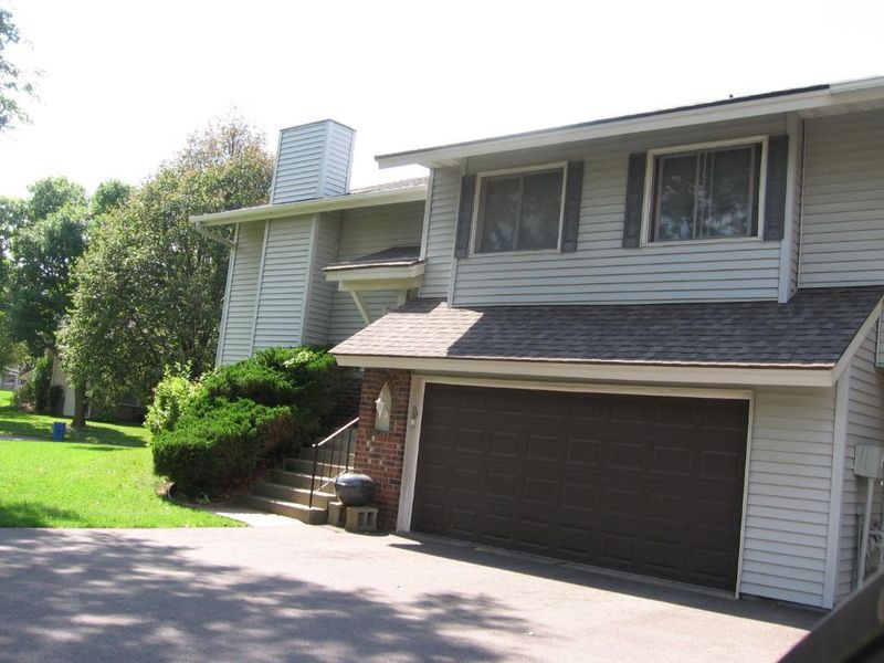 1033 Aston Cir, Burnsville, MN 55337