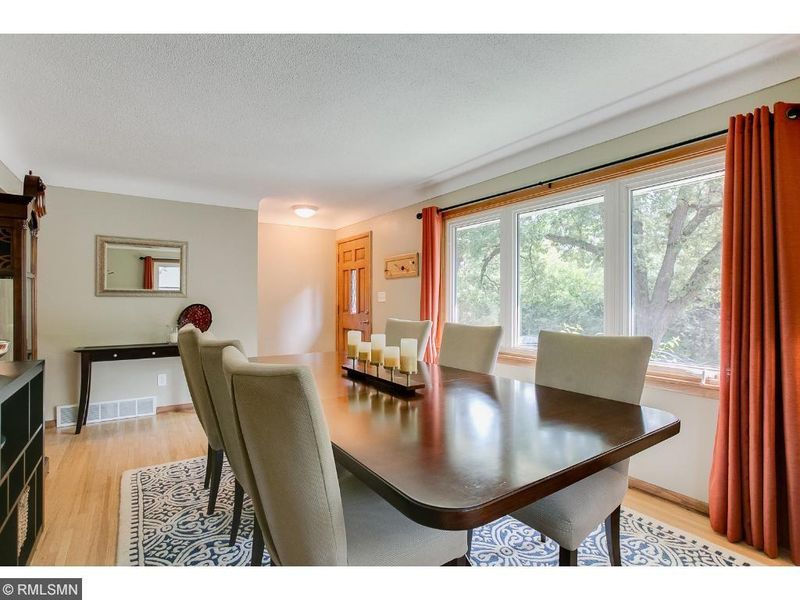 2265 St Stephens St, Roseville, MN 55113