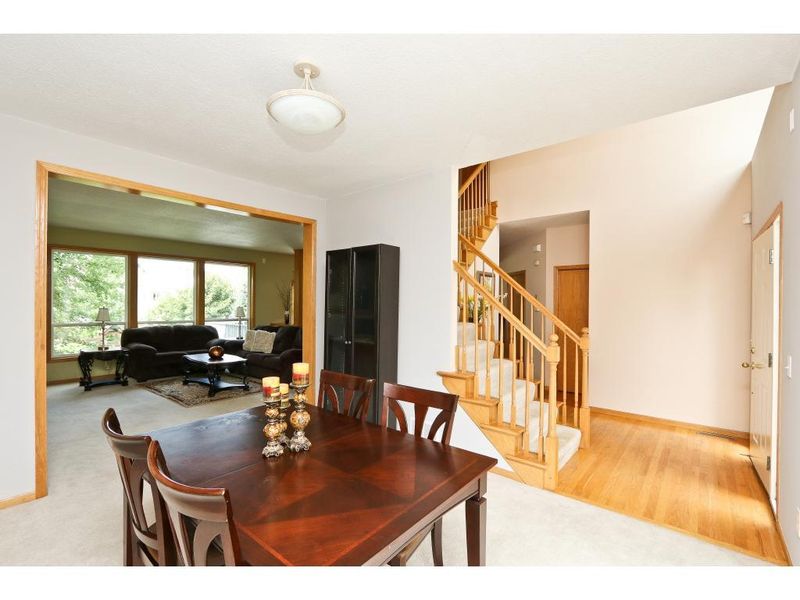 10938 Eagle View Cir, Woodbury, MN 55129