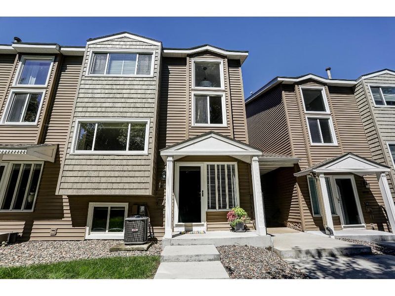 338 Pondridge Cir, Wayzata, MN 55391