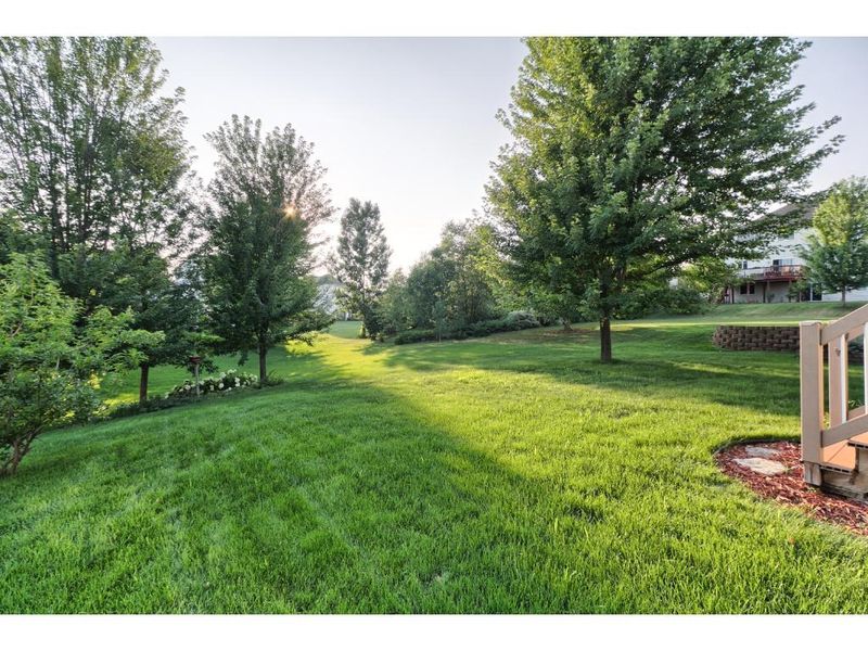 10940 Eagle View Cir, Woodbury, MN 55129