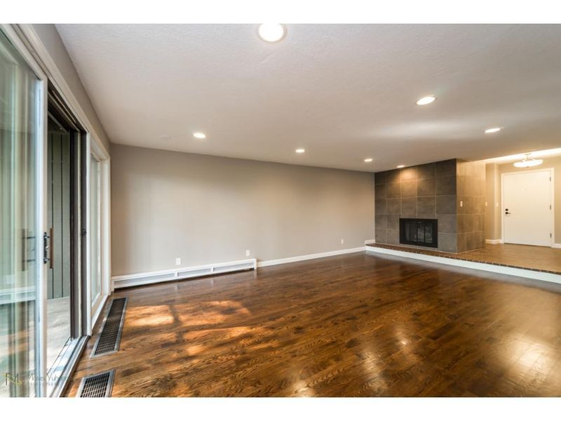 6115 Lincoln Dr #255, Edina, MN 55436