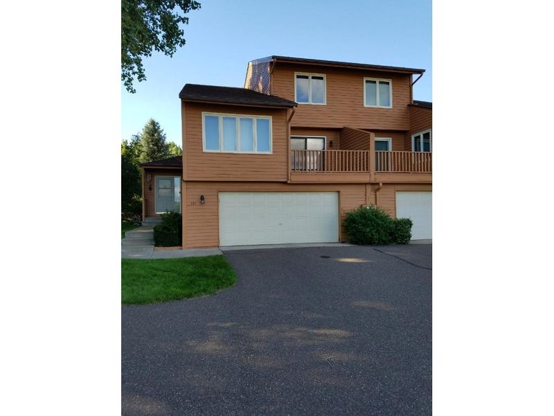191 Viking Dr E, Little Canada, MN 55117