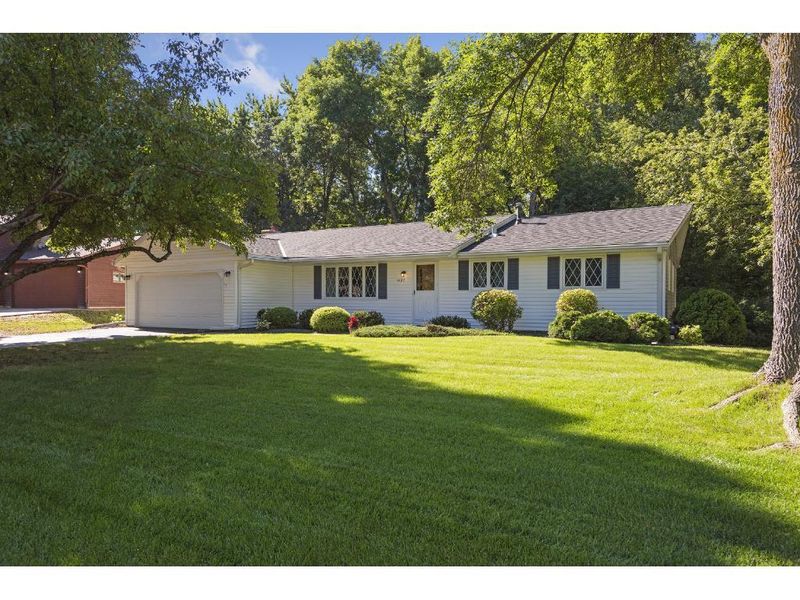 1437 Lacota Ln, Burnsville, MN 55337