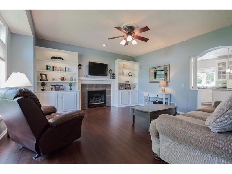 9242 Cheney Trl, Inver Grove Heights, MN 55076