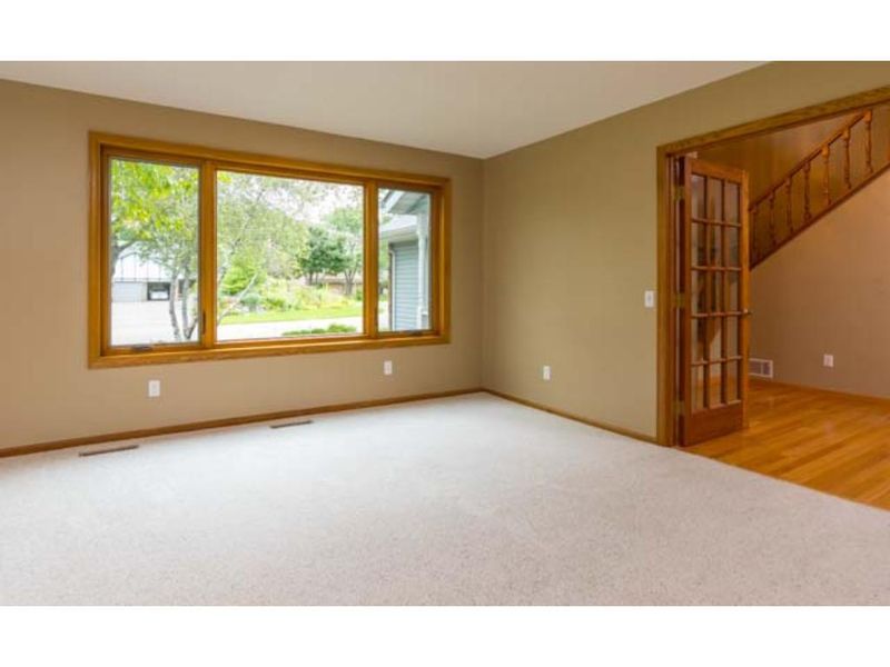1750 Drake Dr, Eagan, MN 55122