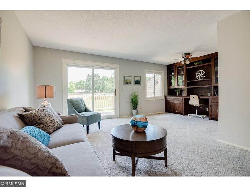 87 River Woods Ln, Burnsville, MN 55337