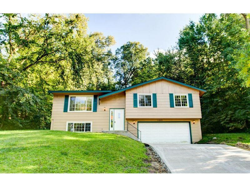 3401 Brookview Dr, Burnsville, MN 55337