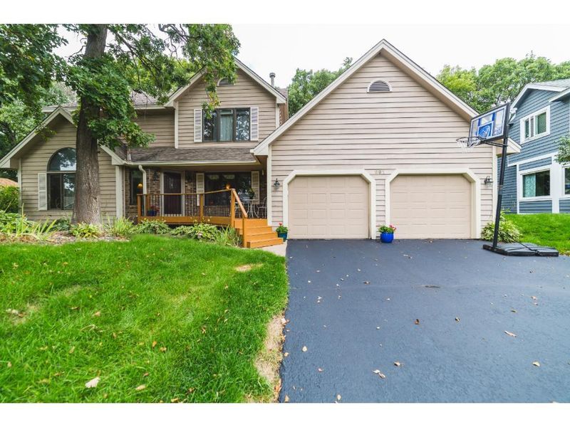 691 Brentwood Ln, Eagan, MN 55123