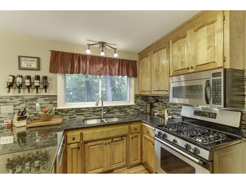 2712 Cedar Ln, Burnsville, MN 55337