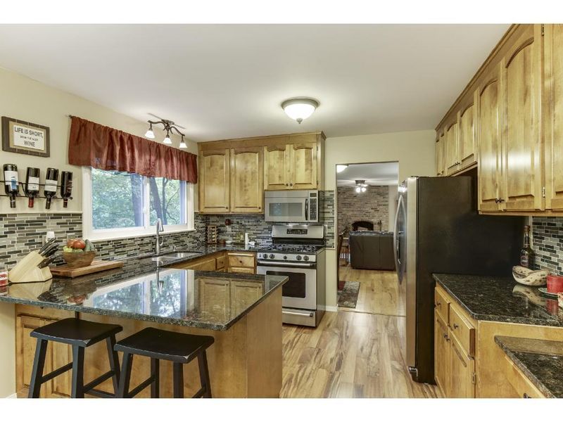 2712 Cedar Ln, Burnsville, MN 55337
