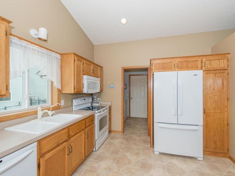 1194 Hidden Creek Blvd, Mayer, MN 55360