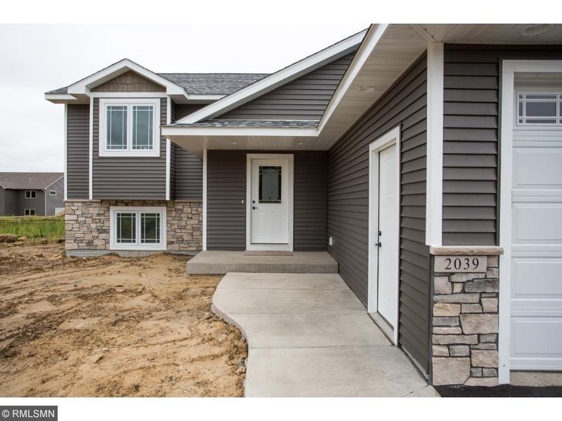 2039 Michael Ln, River Falls, WI 54022