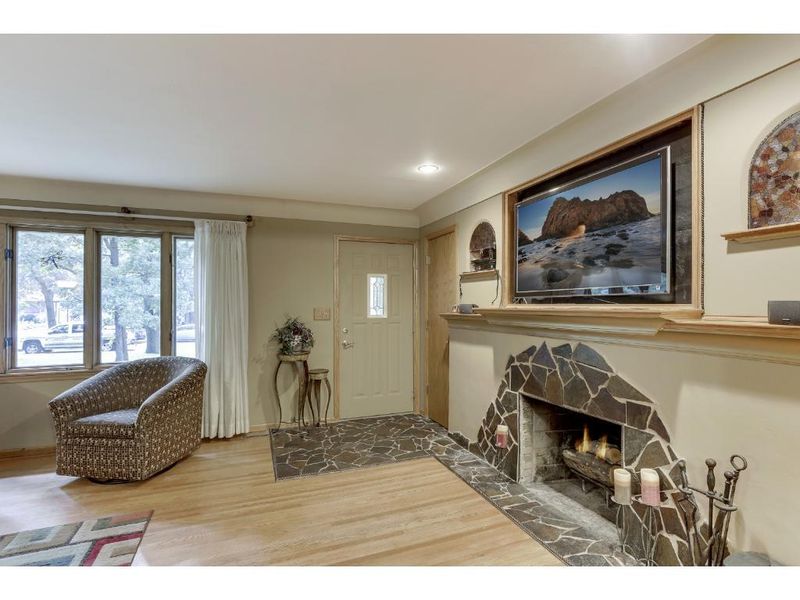 8055 Sunnyside Rd, Mounds View, MN 55112