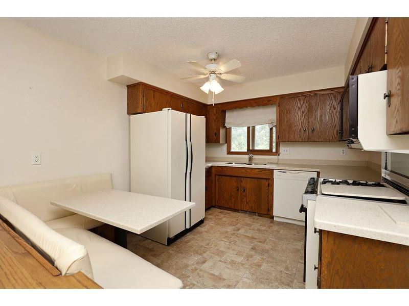 697 Freeway Rd S, Mendota Heights, MN 55118