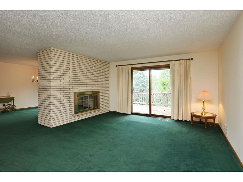 697 Freeway Rd S, Mendota Heights, MN 55118