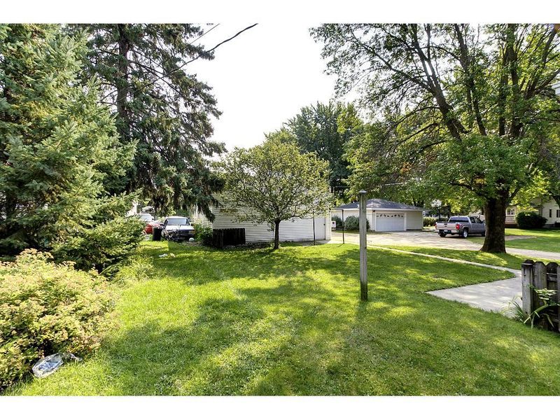 207 4th St SE, Montgomery, MN 56069