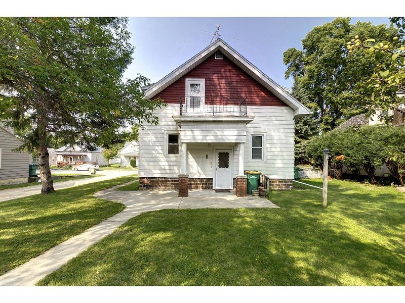 207 4th St SE, Montgomery, MN 56069