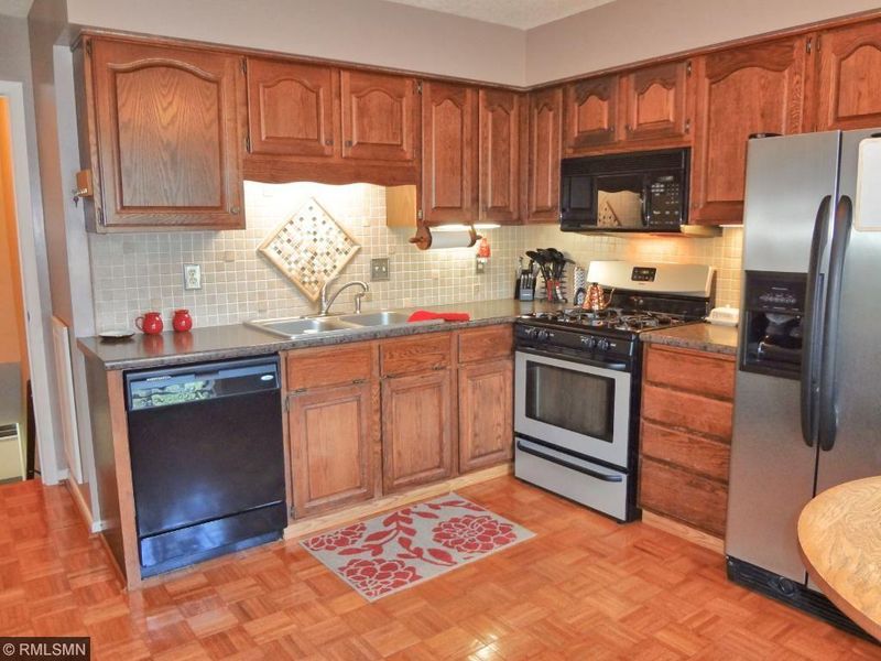 633 Pedersen Cir, Saint Paul, MN 55119