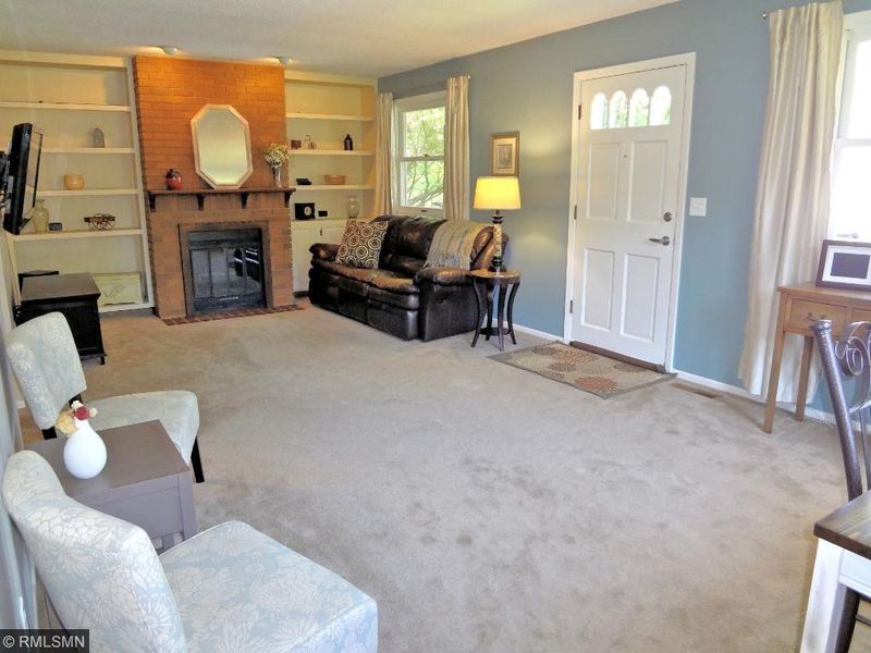 633 Pedersen Cir, Saint Paul, MN 55119