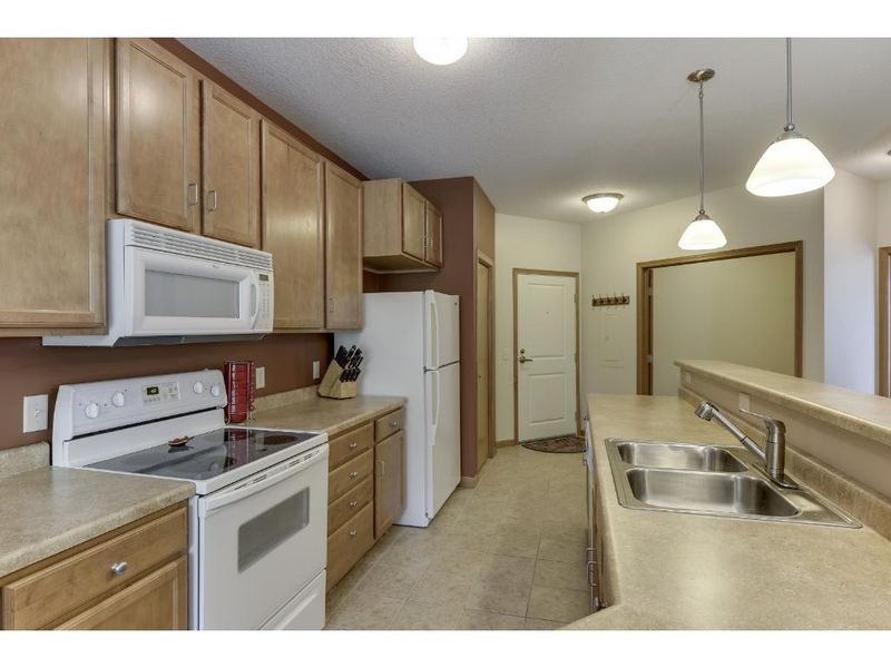 2103 Silver Bell Rd #301, Eagan, MN 55122