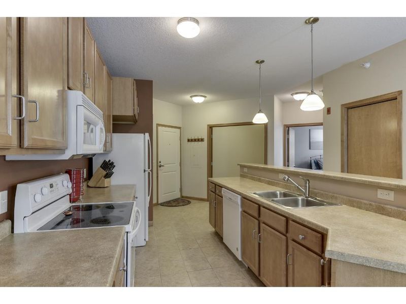 2103 Silver Bell Rd #301, Eagan, MN 55122