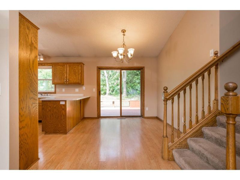 6954 4th Street Ct N, Oakdale, MN 55128