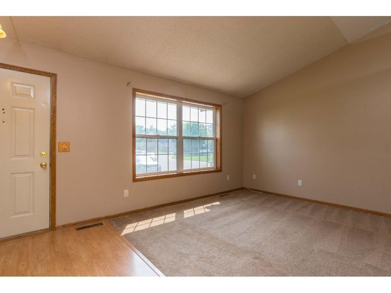 6954 4th Street Ct N, Oakdale, MN 55128