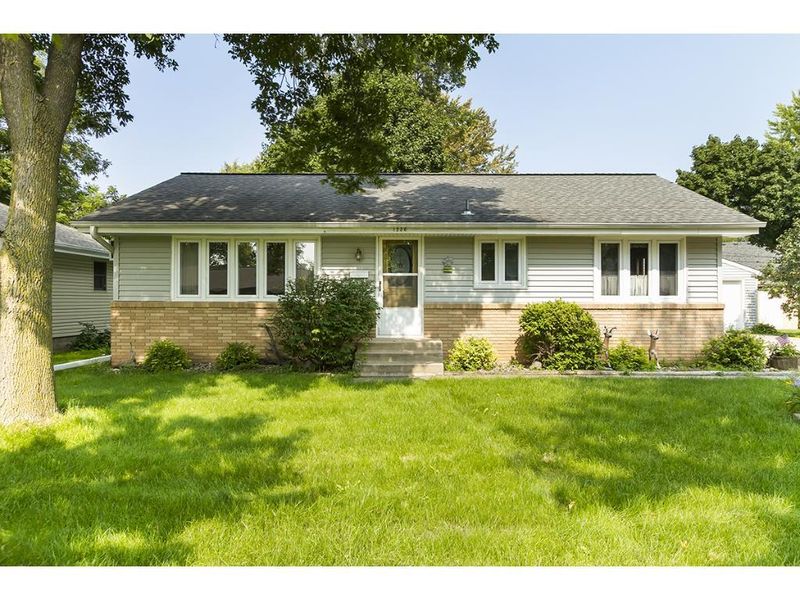 1236 Prairie St, Chaska, MN 55318