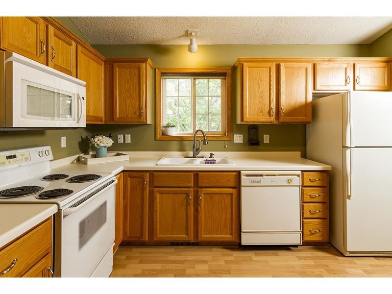 8353 Grace Ct, Victoria, MN 55386