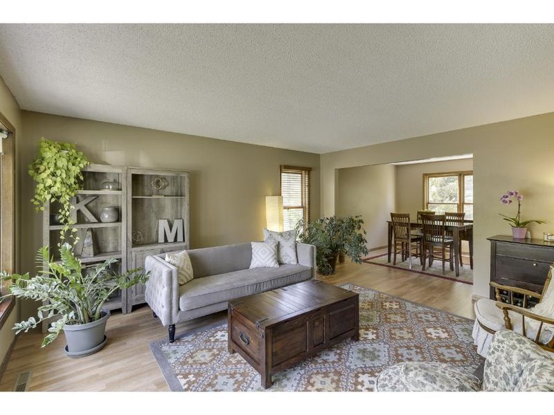6506 Gray Fox Curve, Chanhassen, MN 55317
