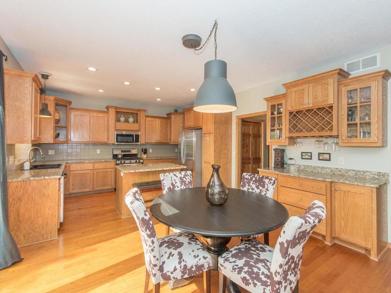 1543 Sandbar Cir, Waconia, MN 55387