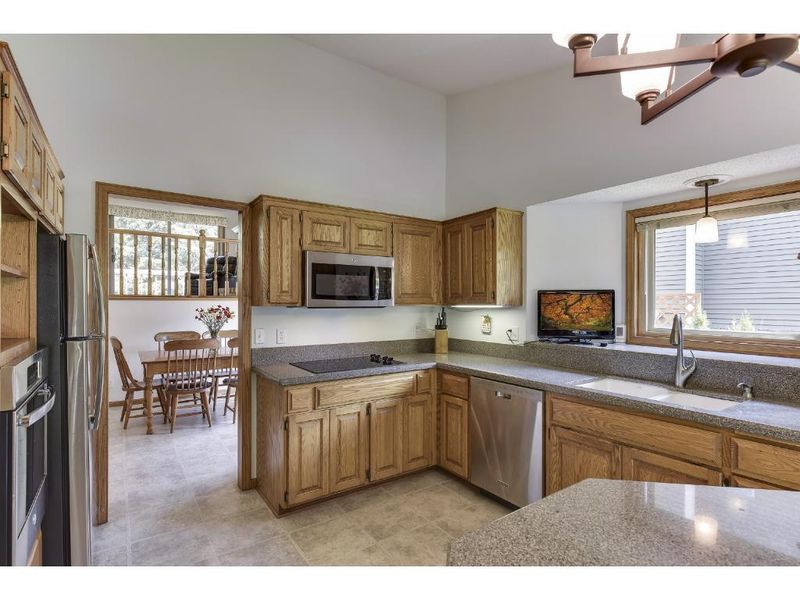 7000 Sandy Hook Cir, Chanhassen, MN 55317