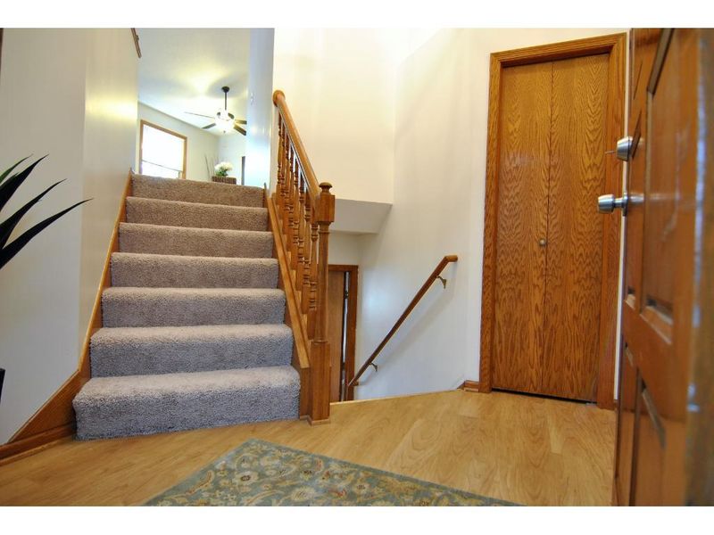 1717 Slater Ln, Burnsville, MN 55337