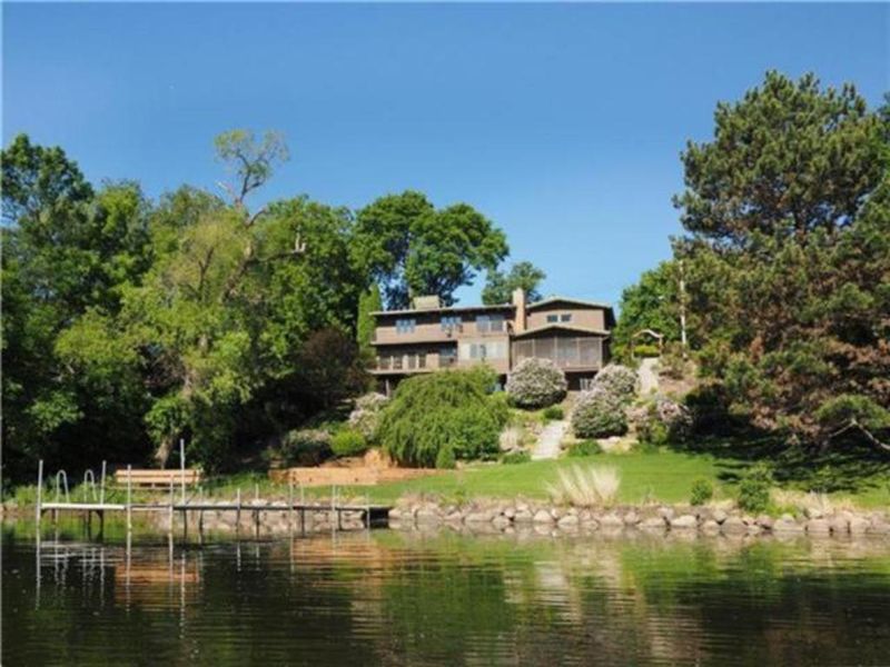 1100 Angelo Dr, Golden Valley, MN 55422
