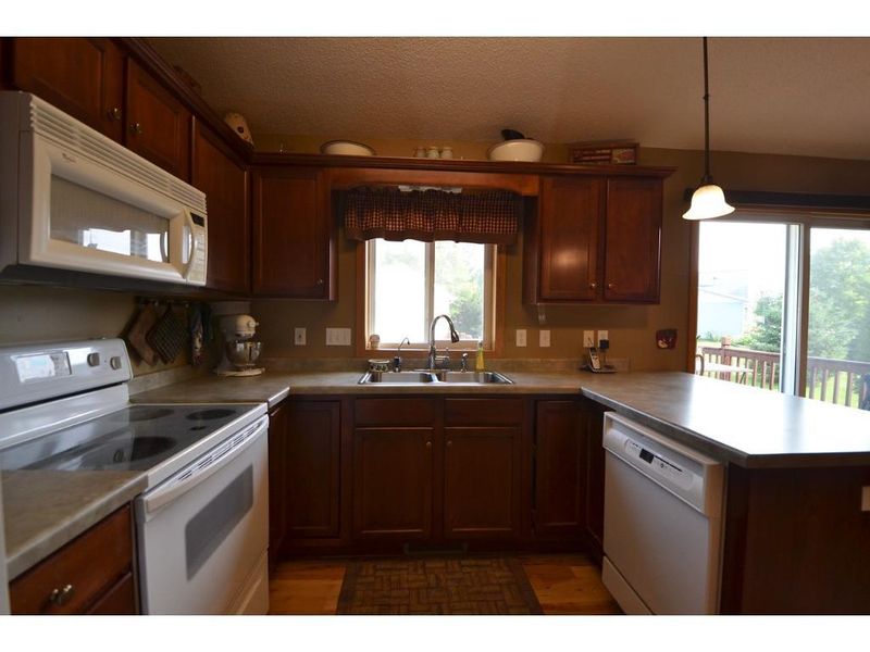 311 Perry Ct, Zumbrota, MN 55992