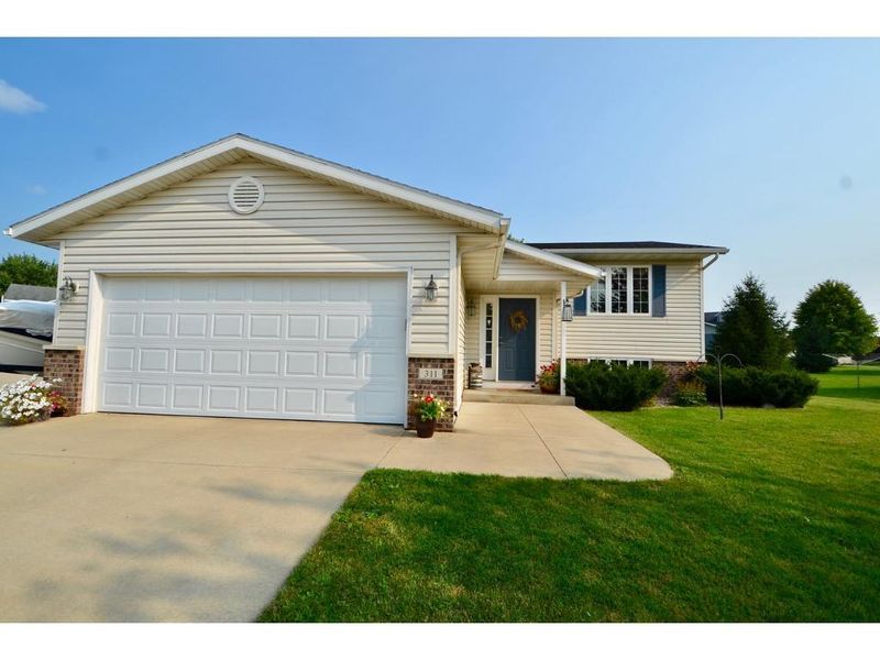 311 Perry Ct, Zumbrota, MN 55992