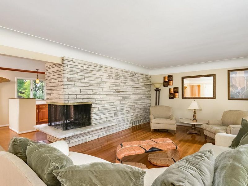 11081 Blossom Rd, Eden Prairie, MN 55347